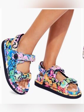 Kurt Geiger London Orson Floral Print Quilted Sandals Women’s Size 39 -8.5
